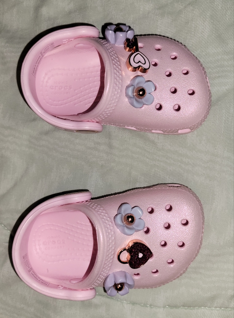 CROCS Toddler Pink Shimmer Charm Clogs